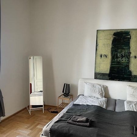 Beautiful Apartment In 7Th District Будапеща Екстериор снимка