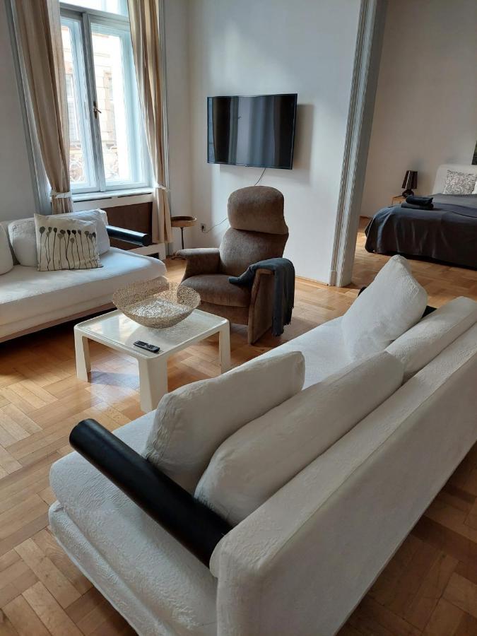 Beautiful Apartment In 7Th District Будапеща Екстериор снимка